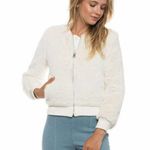 Iris  White fuzzy zip up Photo 0