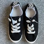 Amazon Sneakers Photo 0