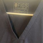 FIGS  Casma 3 Pockets Scrub Top Navy Blue Women’s Size Small Photo 3