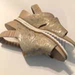 Van Eli cute gold tone sandals size 9 Photo 4