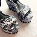 Schutz Platform Wedge Sandals Black Purple Blue Floral Size 9 Photo 3