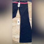 Lululemon Women’s Sz 12 Groove Pant in Black/Bloom Juice Photo 11