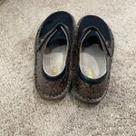 Alegria Algeria cooper flower print and black sue are top Photo 2