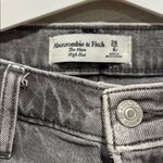 Abercrombie & Fitch Abercrombie High Rise Mom Jeans in light grey wash size 28/6 Photo 1