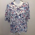 Mimi and Daphne white floral pleated short sleeve blouse Photo 0