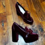 Vince Camuto  Gathie platform loafer clog in red velvet with chunky chain 8.5 Photo 3