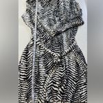 Chico's Travelers Women’s Trailing Echoes Sydney Duster
Jacket Black/White Dress Photo 10