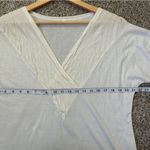 🦋 White V Photo 4