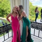 lady black tie Emerald Green Prom / Formal Dress Photo 3