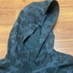 Lululemon  Pack It Up Jacket in black/camo with hood size 2 Photo 11