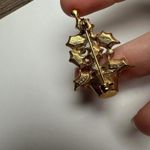 Avon Rhinestone Holly Berry Christmas Tree Holiday Brooch Pin Gold Tone & Enamel Photo 3
