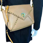 Valentino Garavani Vitello Rockstud Hype Shoulder Bag. Photo 11