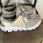 on cloud Size 8.5 Gray/Cream Helion Cloud Tec Speedboard Running Shoes Photo 1