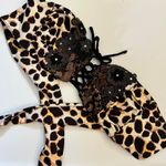 Beach Bunny  Born to be Wild Leopard Bandeau Bikini Top‎ Photo 5