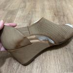 JOURNEY COLLECTION | Women's Aretha Cutout Perforated Ankle Zip Wedge Sandals Tan Size 9.5 Photo 4