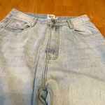 Princess Polly  Women's Relaxed Light Wash high rise Jeans, size 6 Photo 1