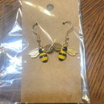 bee dangle earrings Photo 1
