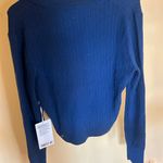 Lululemon sweater Photo 2