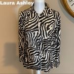 Laura Ashley 👀FINAL SALE 👉DONATING Laura Ahshley size PL petite L Large top jacket Photo 1