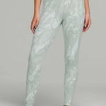 Lululemon Swift Speed High-Rise Tight 28" Reverberate Chevron Jacquard Silver Blue White Photo 0