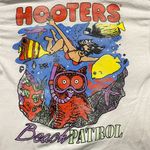Hooters Restaurant Beach Patrol Poster Tee L Photo 1