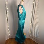 PRETTYGARDEN  Green Asymmetrical Ruched One-Shoulder Cocktail Gown Photo 2