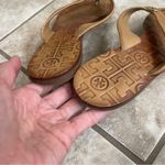 Tory Burch 8 Women Brown Tumbled Leather Gold Disc Logo Thong Sandals Flats Photo 7