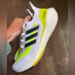 Adidas  Ultraboost 21 Women’s Size 7 white solar yellow Photo 3