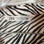 ZARA ‎ Black and White Button Down Shirt with Notched Collar Photo 4