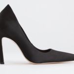 Good American  Closed Toe Satin High Heel Pump Classic Office Party NEW 5.5 Photo 0