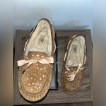 UGG  Dakota Sunshine Perf Ribbon Satin Laces Bow Leather Chestnut Slippers Sz 9 Photo 3