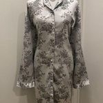 secret treasures VTG 90s Silver Grey Floral Button-Down Sleepshirt Night Gown M Photo 0