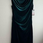 Jessica Howard : Elegant Emerald Green Velvet Dress Photo 0