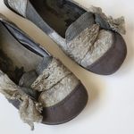 BKE  Tomgirl gray canvas lace bow contrast flats size 10 Photo 2