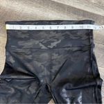 Spanx Faux Leather Shiny Camo Leggings Size Small Black Grey Shaping Pants Photo 14