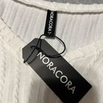 Noracora White V Photo 6