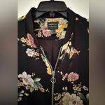Forever 21 Black floral zip-up jacket whit pockets. Photo 2