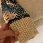 En Crême Sweater Photo 3