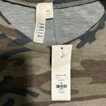 Women’s camo print shoulder cut out tee Green Size M Photo 1