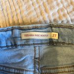 Levi's 725 High-Rise Bootcut Jeans Photo 4