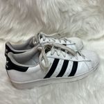 Adidas  superstar tennis shoes Size 7.5 B-23‎ Photo 4