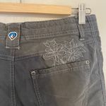 Kuhl Womens Sz 2 Embroidered Capri Pant Outdoor Hiking Gorpcore Goth Grey Y2K Photo 4