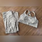 Zyia Bentonite Ruched Pocket Hi-rise 7/8 24" Leggings and Sports Bra Set. Photo 4