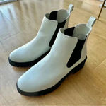 Amazon Essentials Women’s Combat Chelsea Boots, Black/Off White, Size 10 White Photo 7