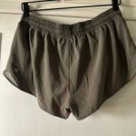 Lululemon army green low rise 2.5 hotty hot Photo 4