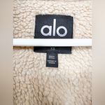 Alo Yoga NWT  Faux Shearling Cropped Snowfall Jacket Woodland Tan Size XS Photo 4