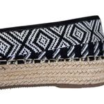 Gianni Bini EUC Espadrille Loafers Black White
Geometric Size 8 Wide Width Photo 3