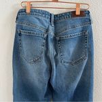 Hollister  Ultra High-Rise Mom Jean Vintage Stretch Distressed Knee W27 L27 5 Photo 4