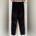 Alo Yoga  Black Moto 7/8 Leggings Size‎ XS Photo 3
