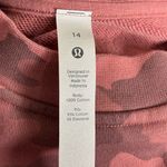 Lululemon  Perfectly Oversized Crew Heritage 365 Camo Brier Rose size 14 W3DUVS Photo 3
